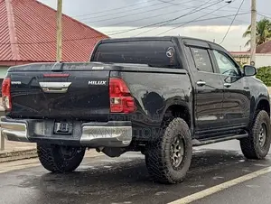 Toyota Hilux Revo Double Cab Deisel 2.4 RWD 2018 Black