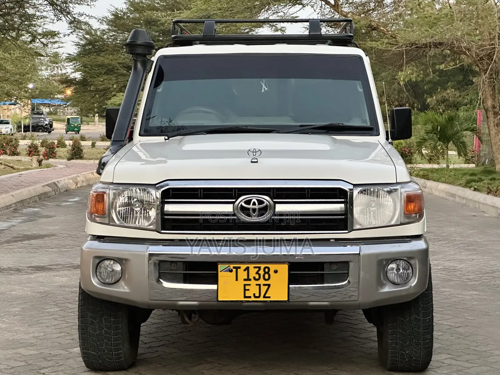 Toyota Land Cruiser 2010 White