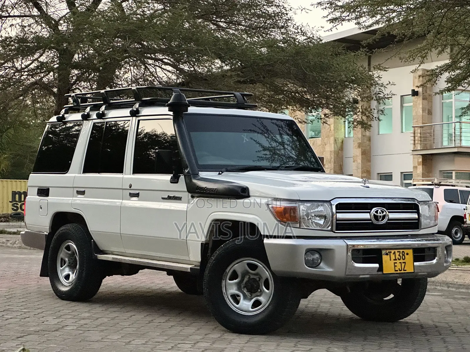 Toyota Land Cruiser 2010 White