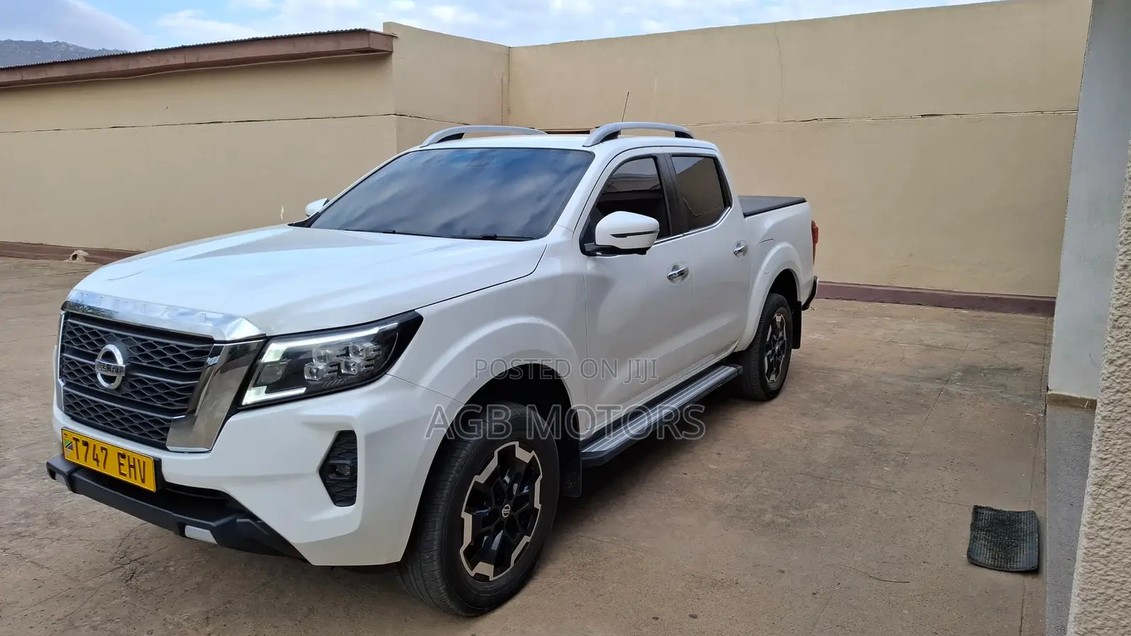 Nissan Navara 2023 White