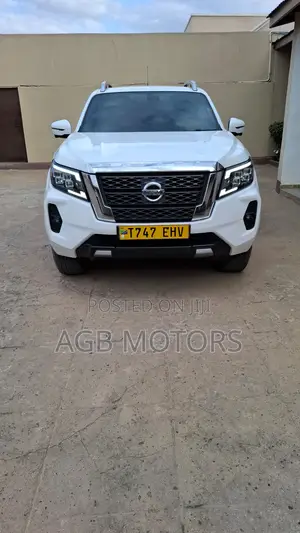 Nissan Navara 2023 White