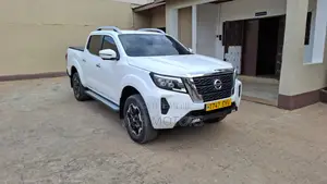 Photo - Nissan Navara 2023 White