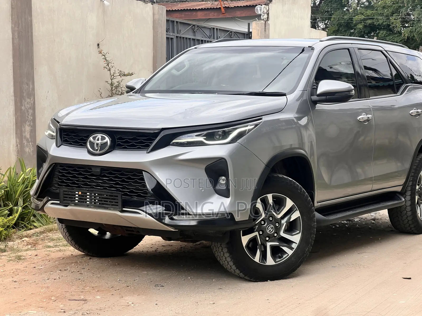 Toyota Fortuner 2.4 D RWD 2023 Silver