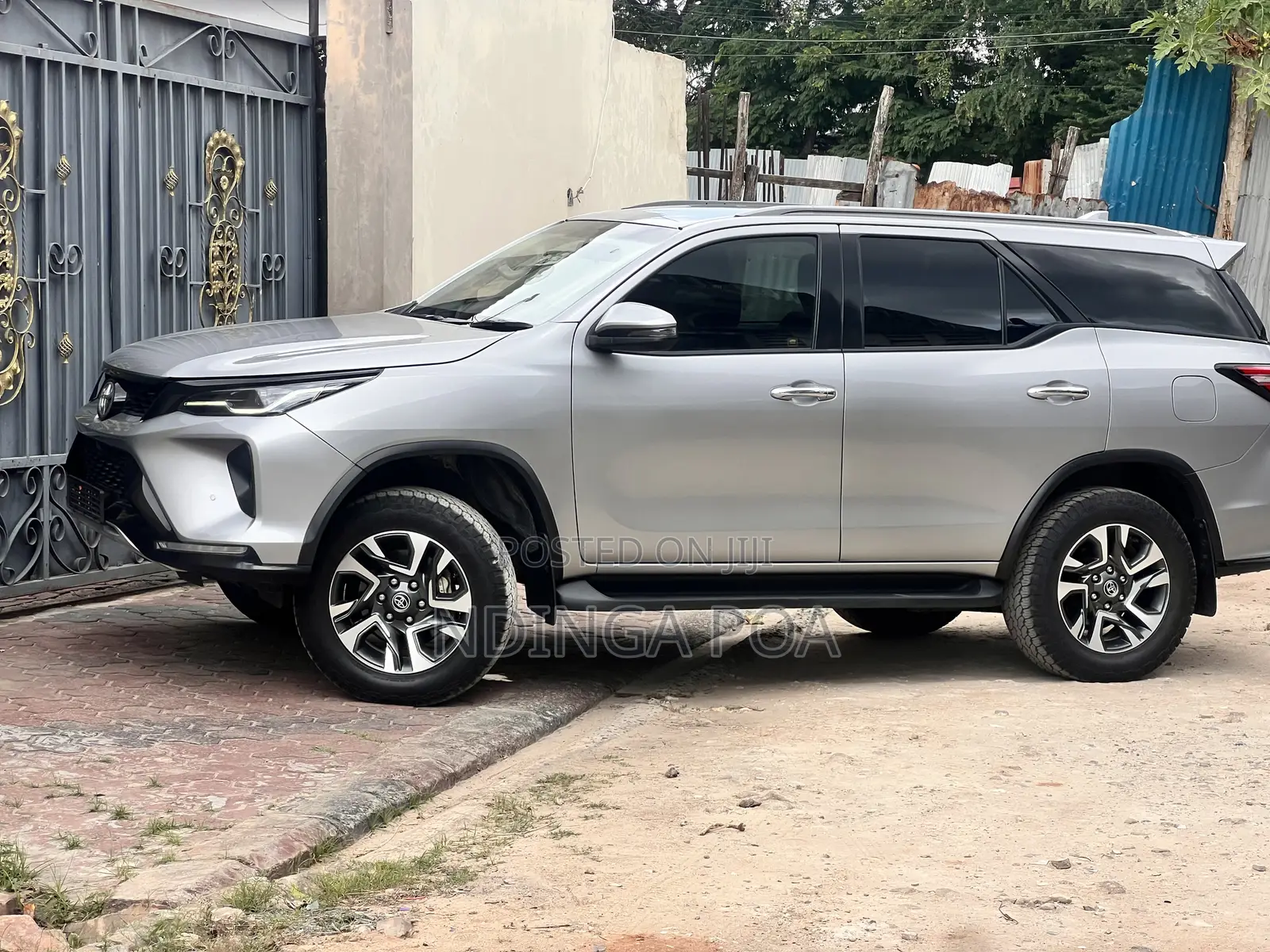 Toyota Fortuner 2.4 D RWD 2023 Silver