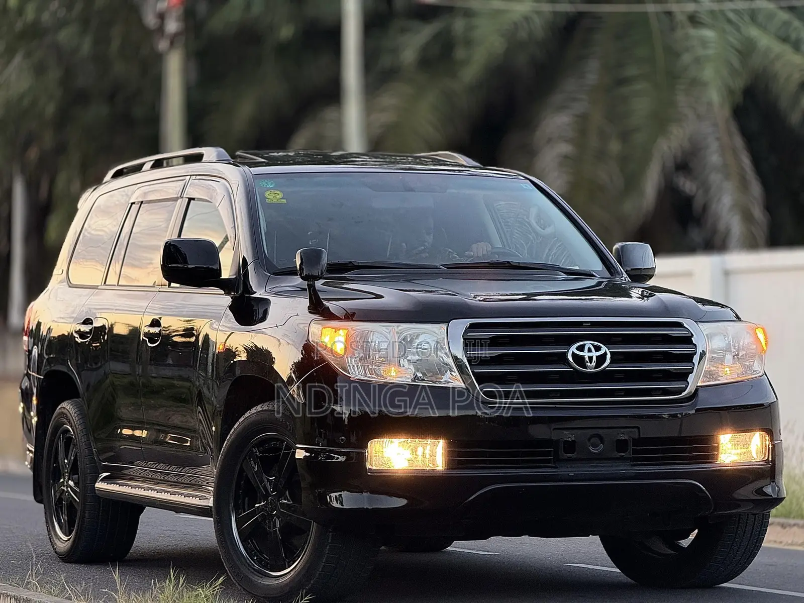 Toyota Land Cruiser 4.6 V8 AX 2012 Black