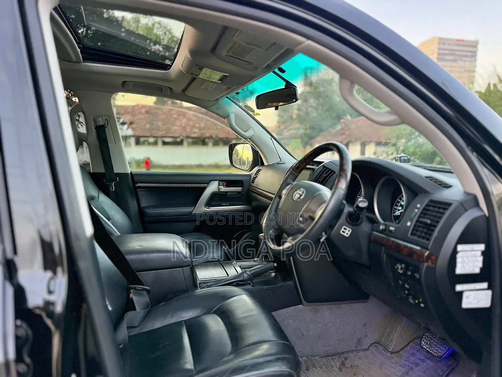 Toyota Land Cruiser 4.6 V8 AX 2012 Black