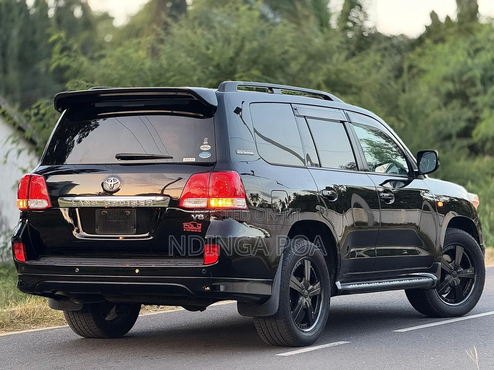 Toyota Land Cruiser 4.6 V8 AX 2012 Black