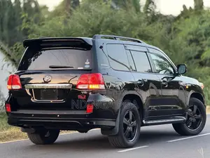 Toyota Land Cruiser 4.6 V8 AX 2012 Black