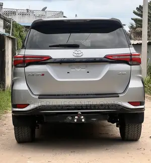 Toyota Fortuner 2023 Gray