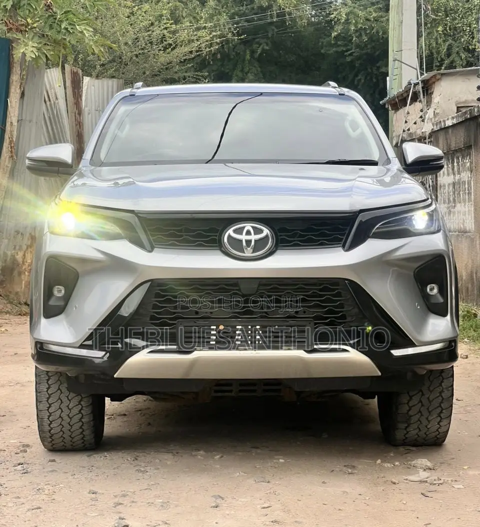 Toyota Fortuner 2023 Gray