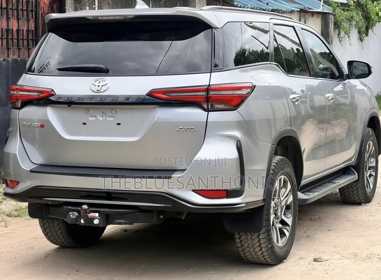 Toyota Fortuner 2023 Gray