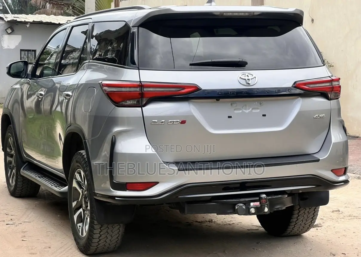 Toyota Fortuner 2023 Gray