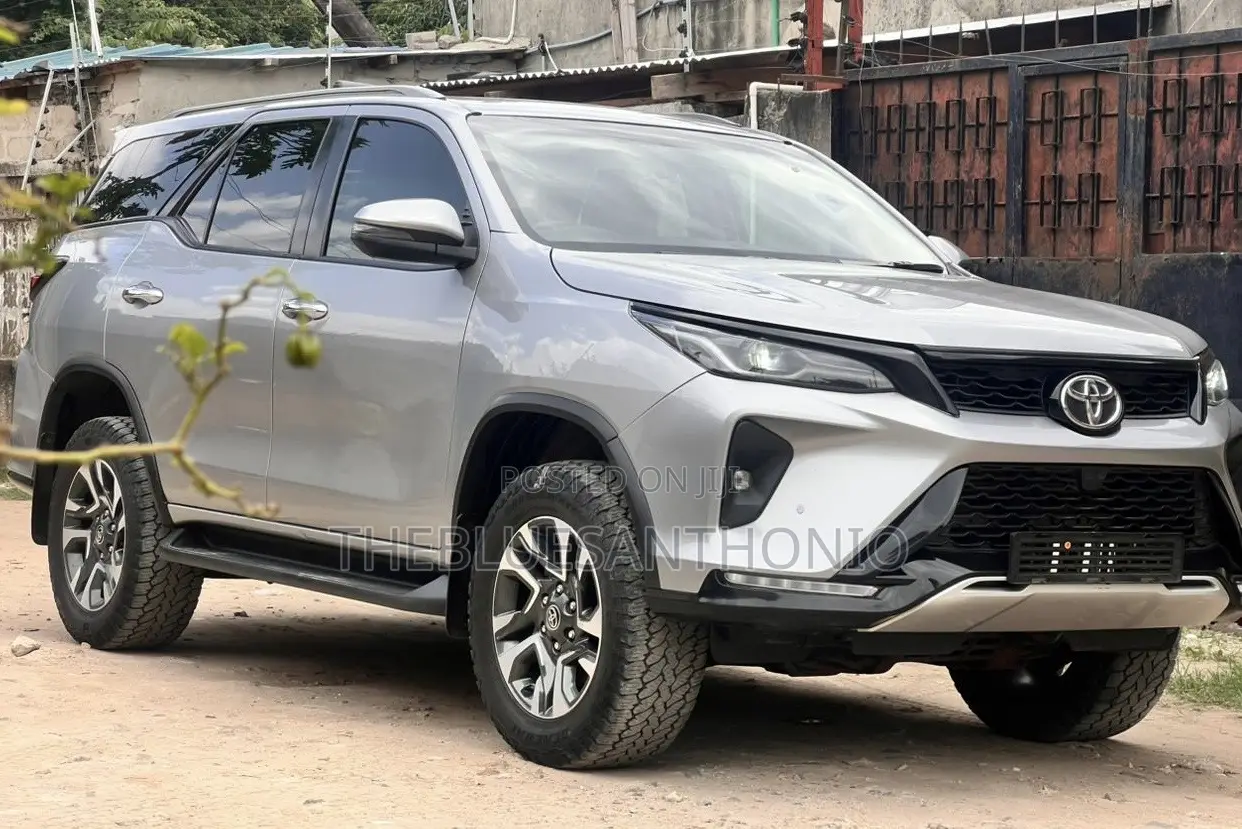 Toyota Fortuner 2023 Gray