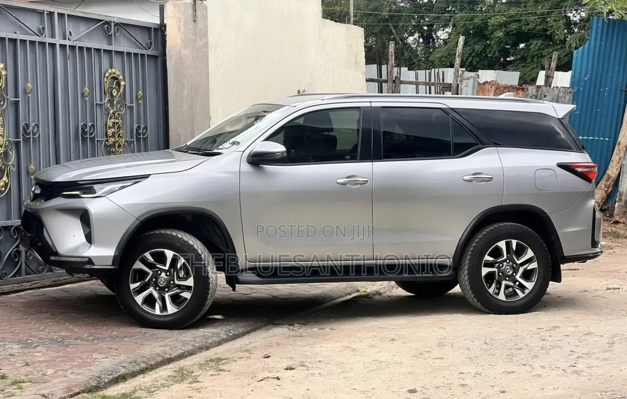 Toyota Fortuner 2023 Gray