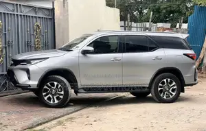 Toyota Fortuner 2023 Gray