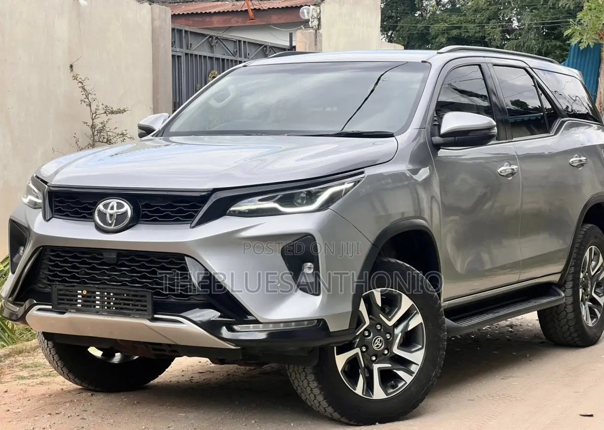 Toyota Fortuner 2023 Gray