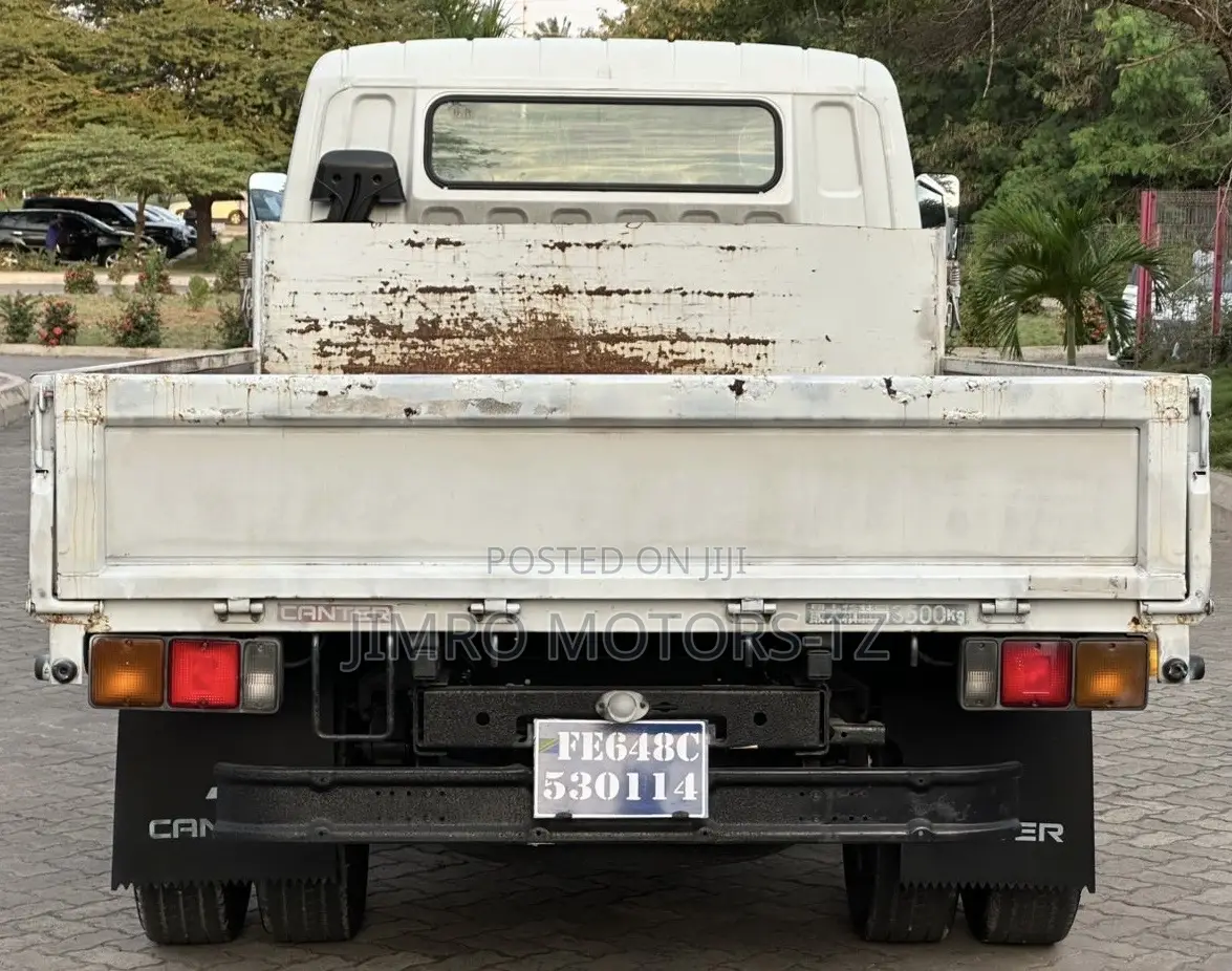 Mitsubishi Fuso Canter 2002 White