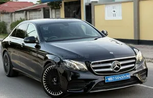 Mercedes-Benz E220 2017 Black