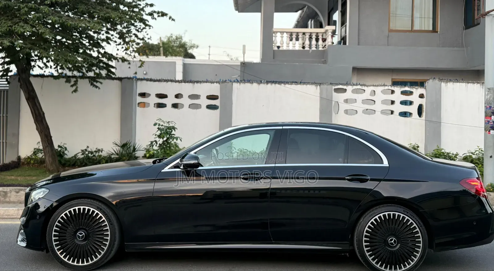 Mercedes-Benz E220 2017 Black