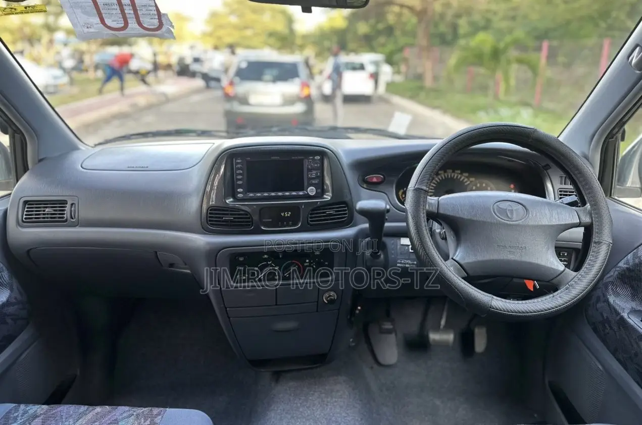 Toyota Noah 2002 Blue