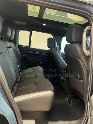 Land Rover Defender 2024 Blue