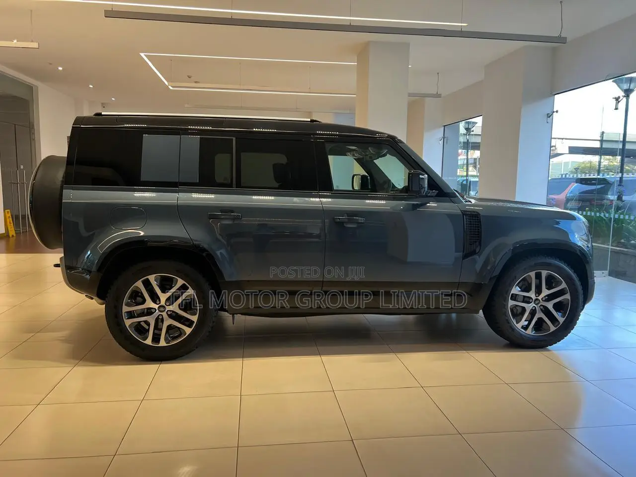 Land Rover Defender 2024 Blue