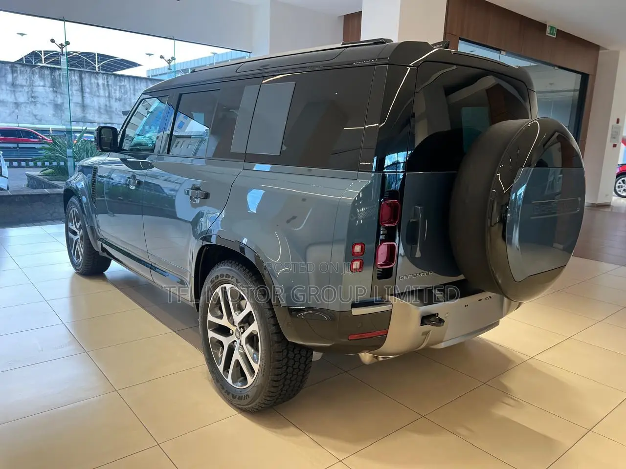 Land Rover Defender 2024 Blue
