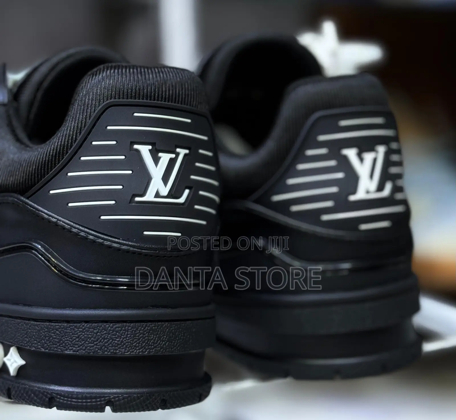 Lv Trainer Black