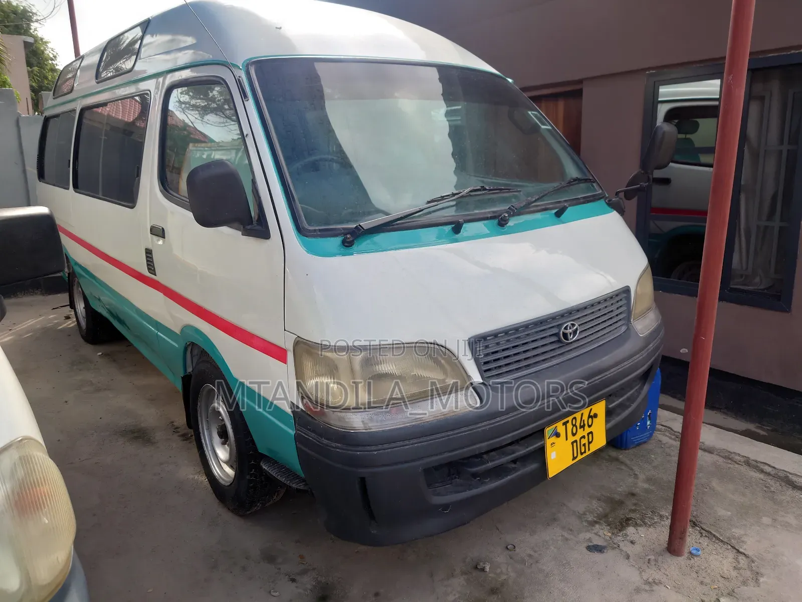 Toyota HiAce 2002 White