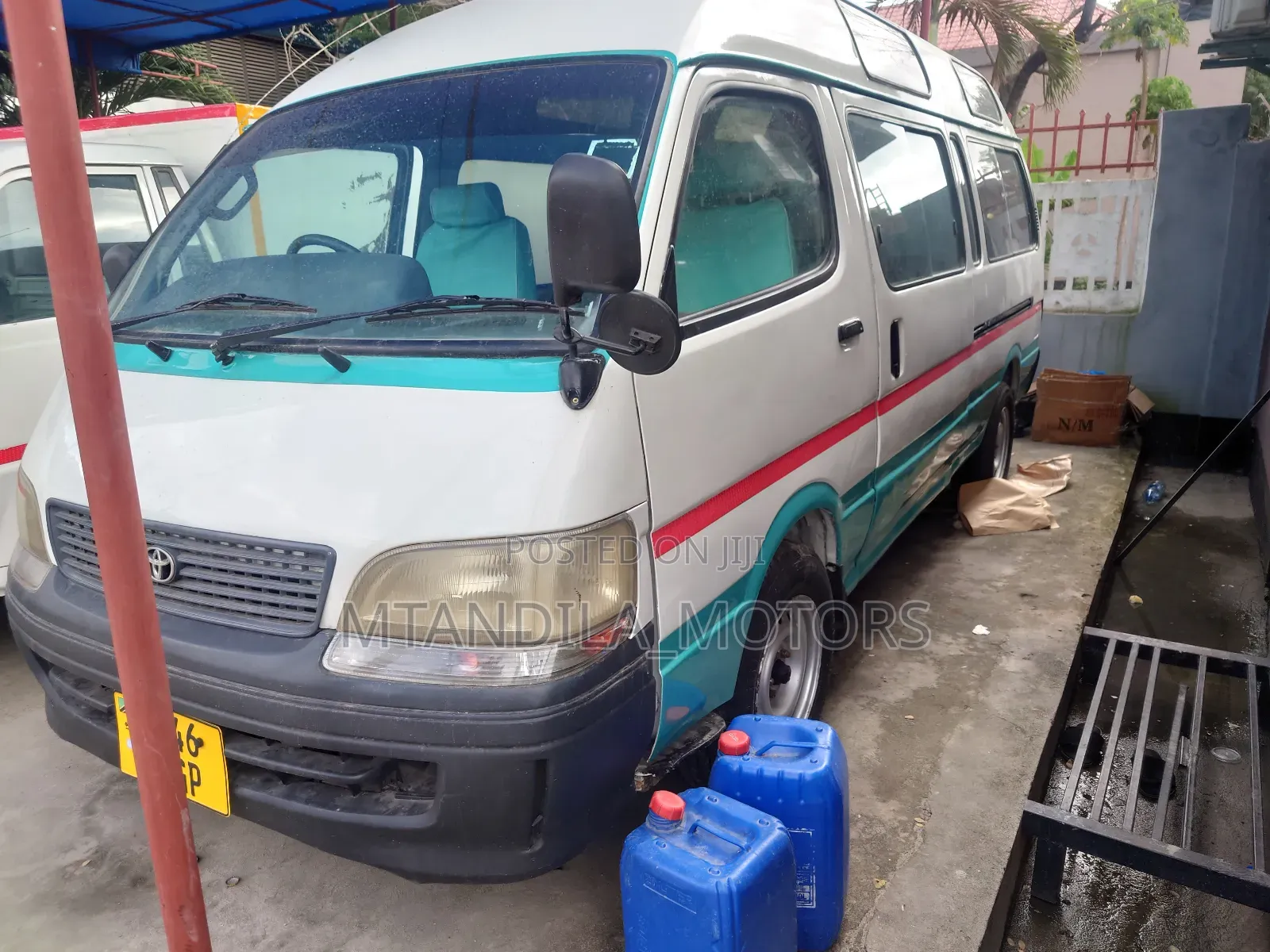Toyota HiAce 2002 White