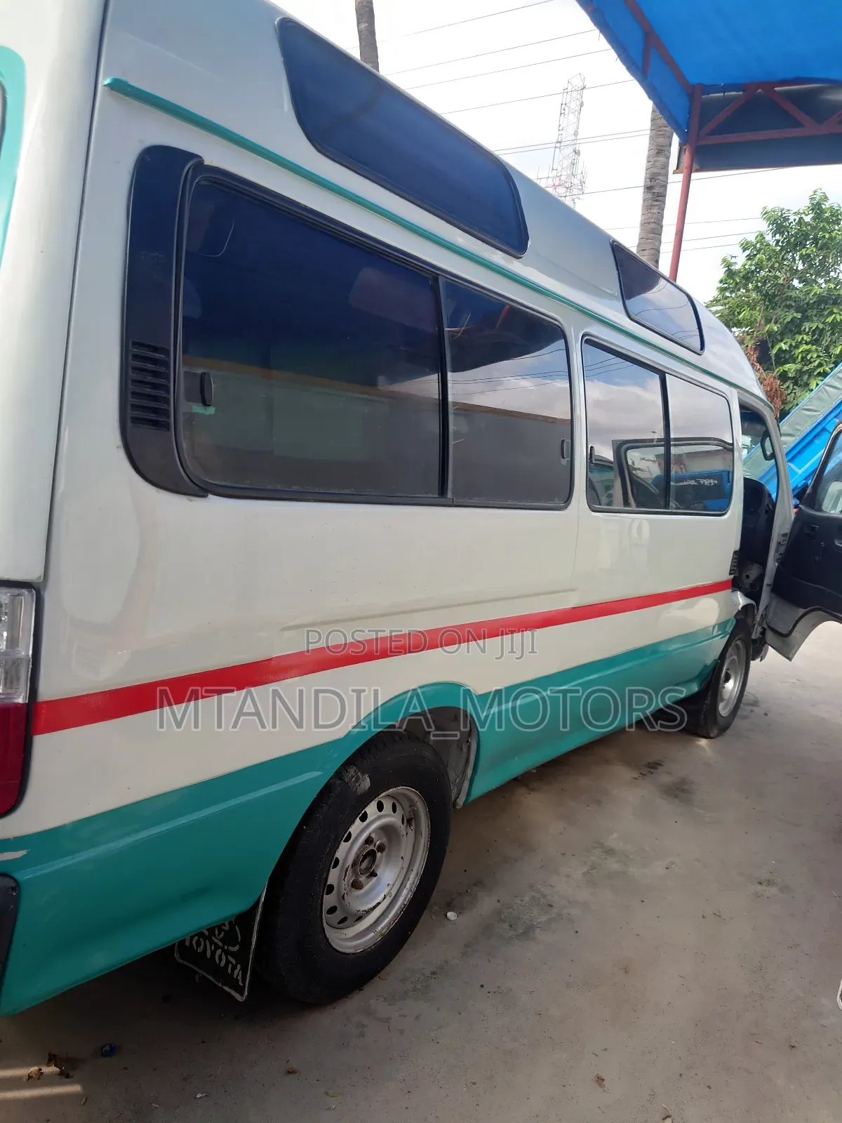 Toyota HiAce 2002 White
