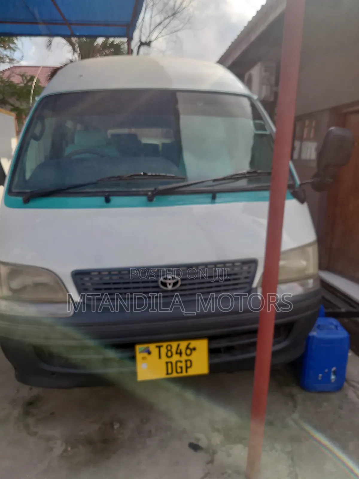 Toyota HiAce 2002 White