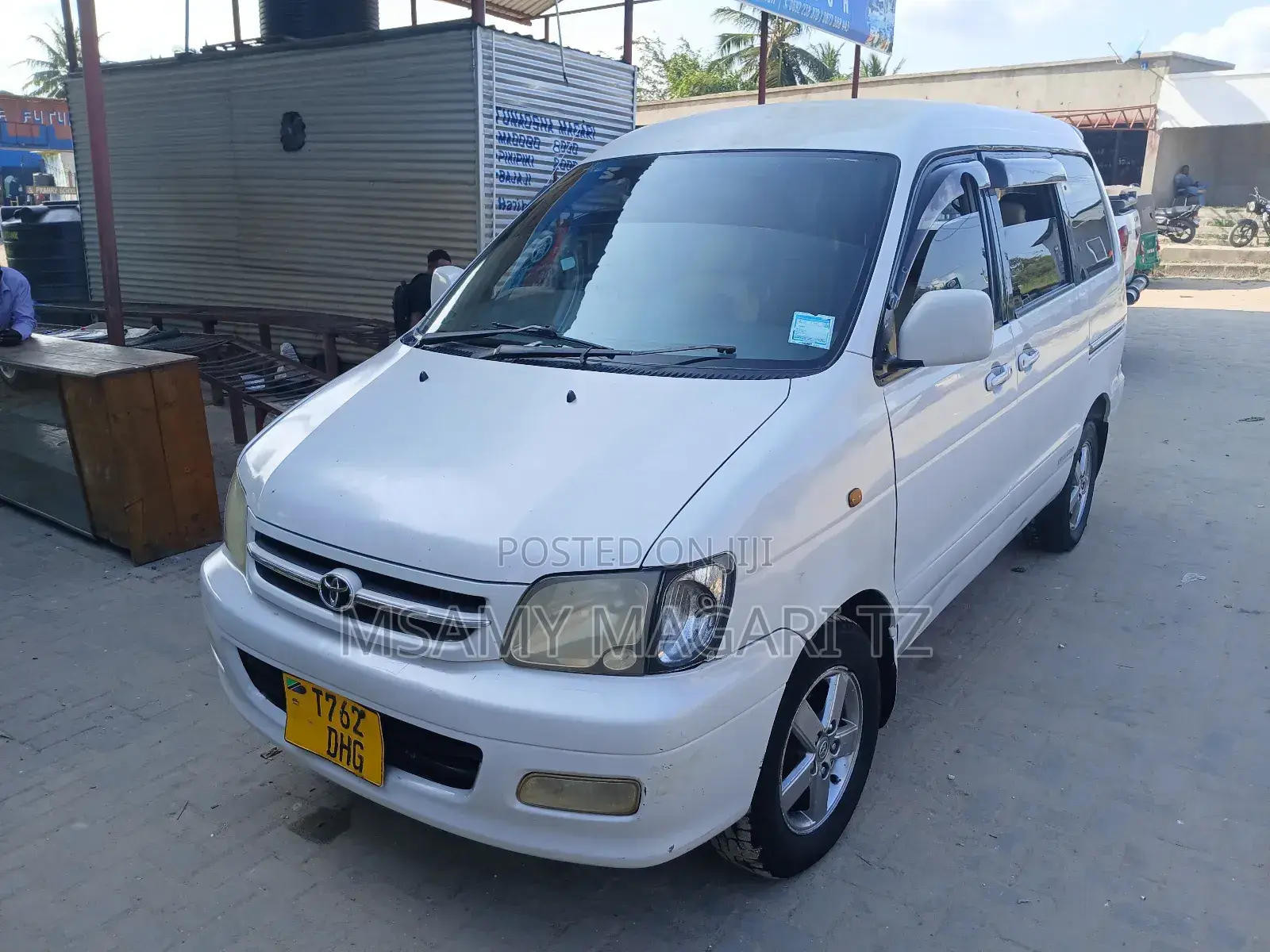 Toyota Noah 2.0 AWD (8 Seater) 2001 White