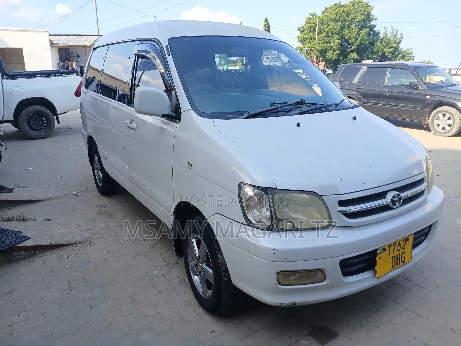 Toyota Noah 2.0 AWD (8 Seater) 2001 White