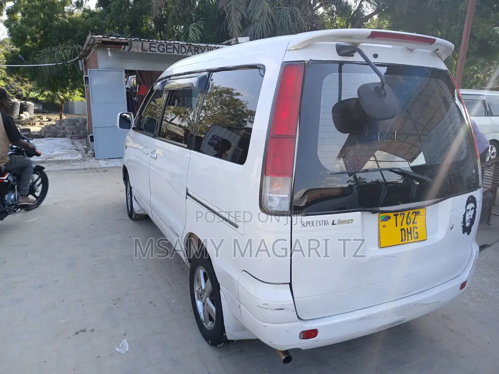 Toyota Noah 2.0 AWD (8 Seater) 2001 White