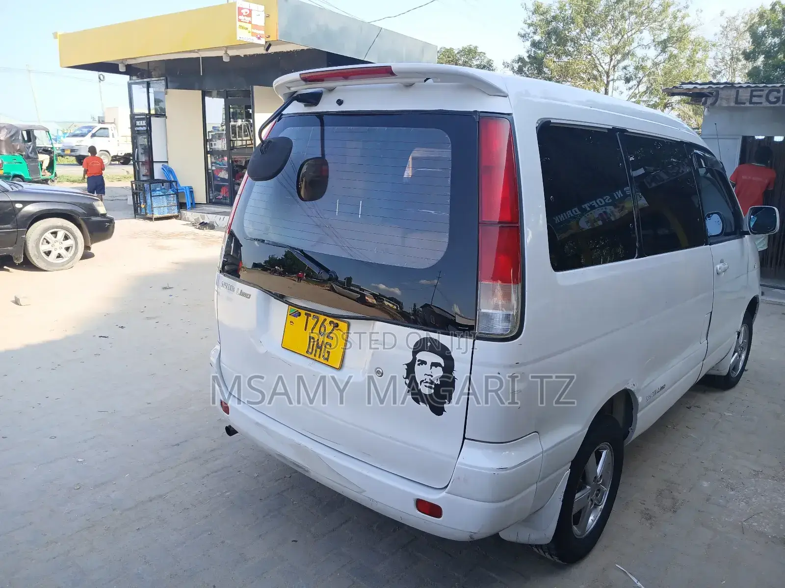 Toyota Noah 2.0 AWD (8 Seater) 2001 White