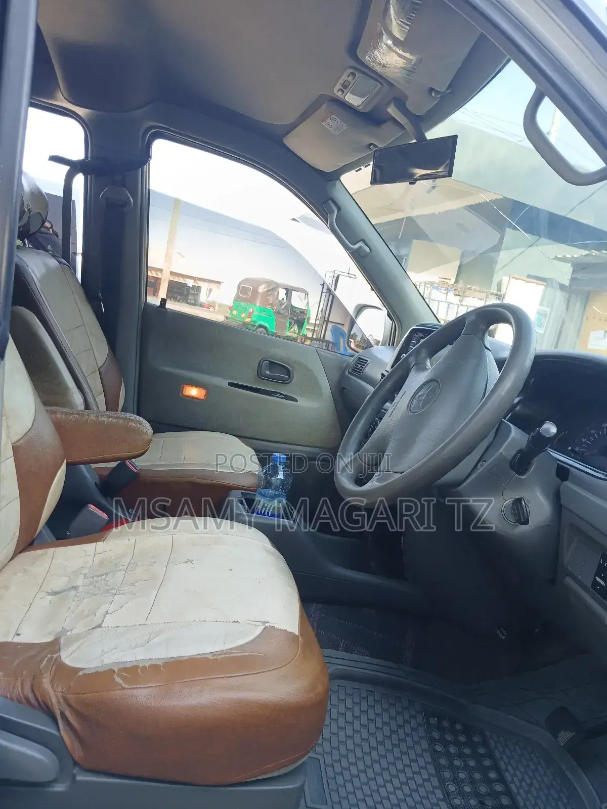 Toyota Noah 2.0 AWD (8 Seater) 2001 White