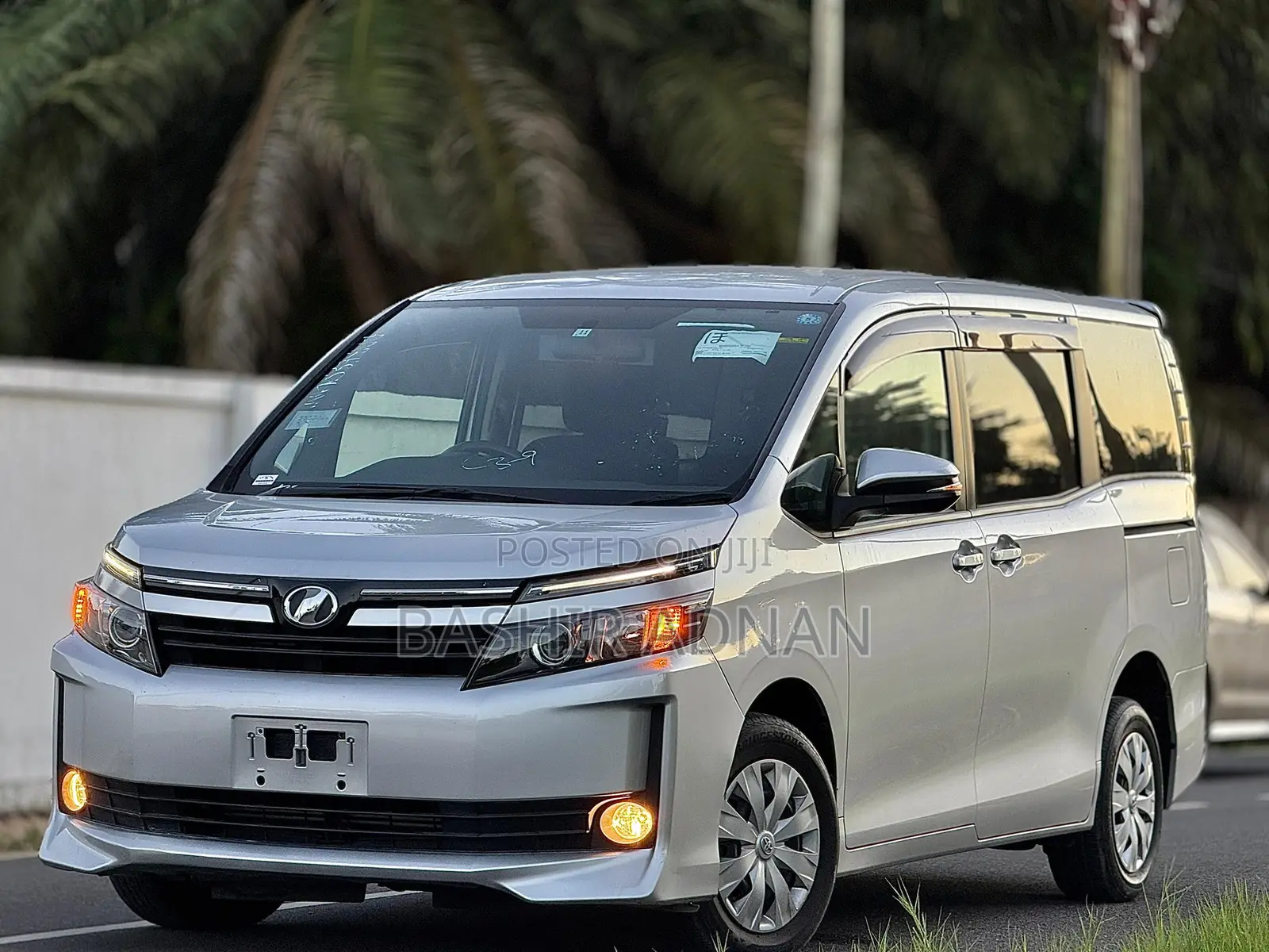 Toyota Voxy 2015 Silver