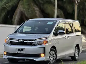 Toyota Voxy 2015 Silver