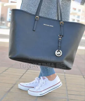Michael Kols / Plain Handbags