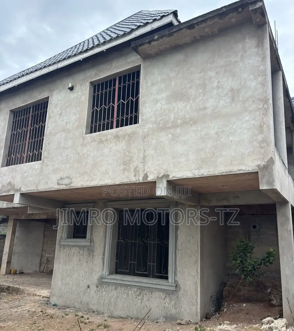 Nyumba Inauzwa 280m Ipo Goba Nji 4 Ipo Barabarani