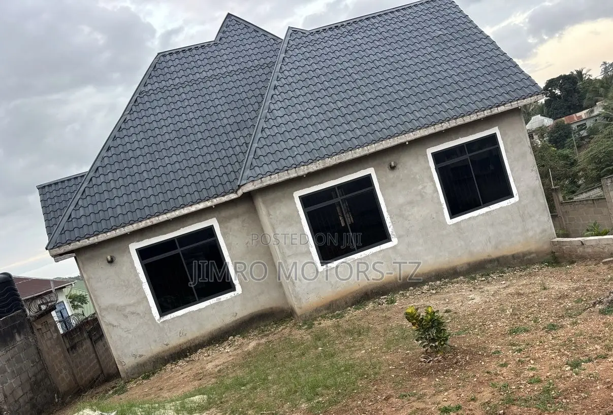 Nyumba Inauzwa 280m Ipo Goba Nji 4 Ipo Barabarani