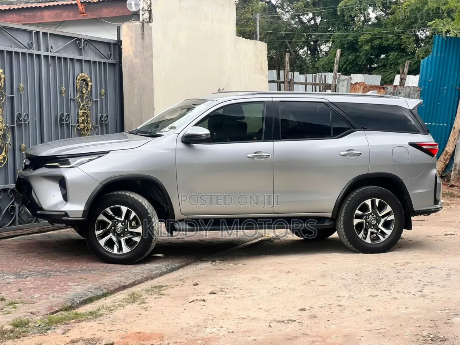 Toyota Fortuner 2023 Silver