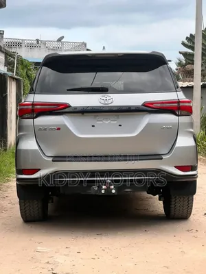Toyota Fortuner 2023 Silver