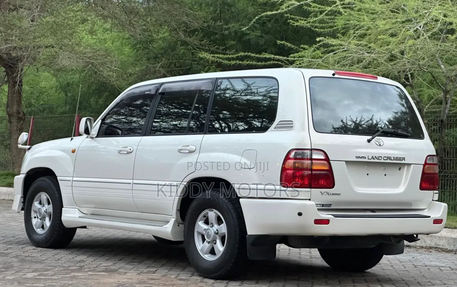 Toyota Land Cruiser 2000 Pearl