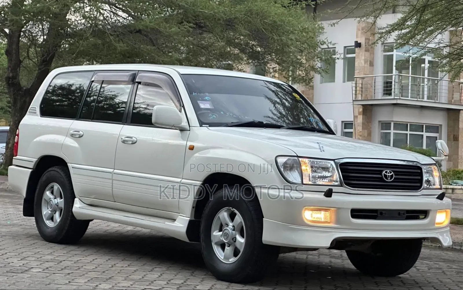 Toyota Land Cruiser 2000 Pearl