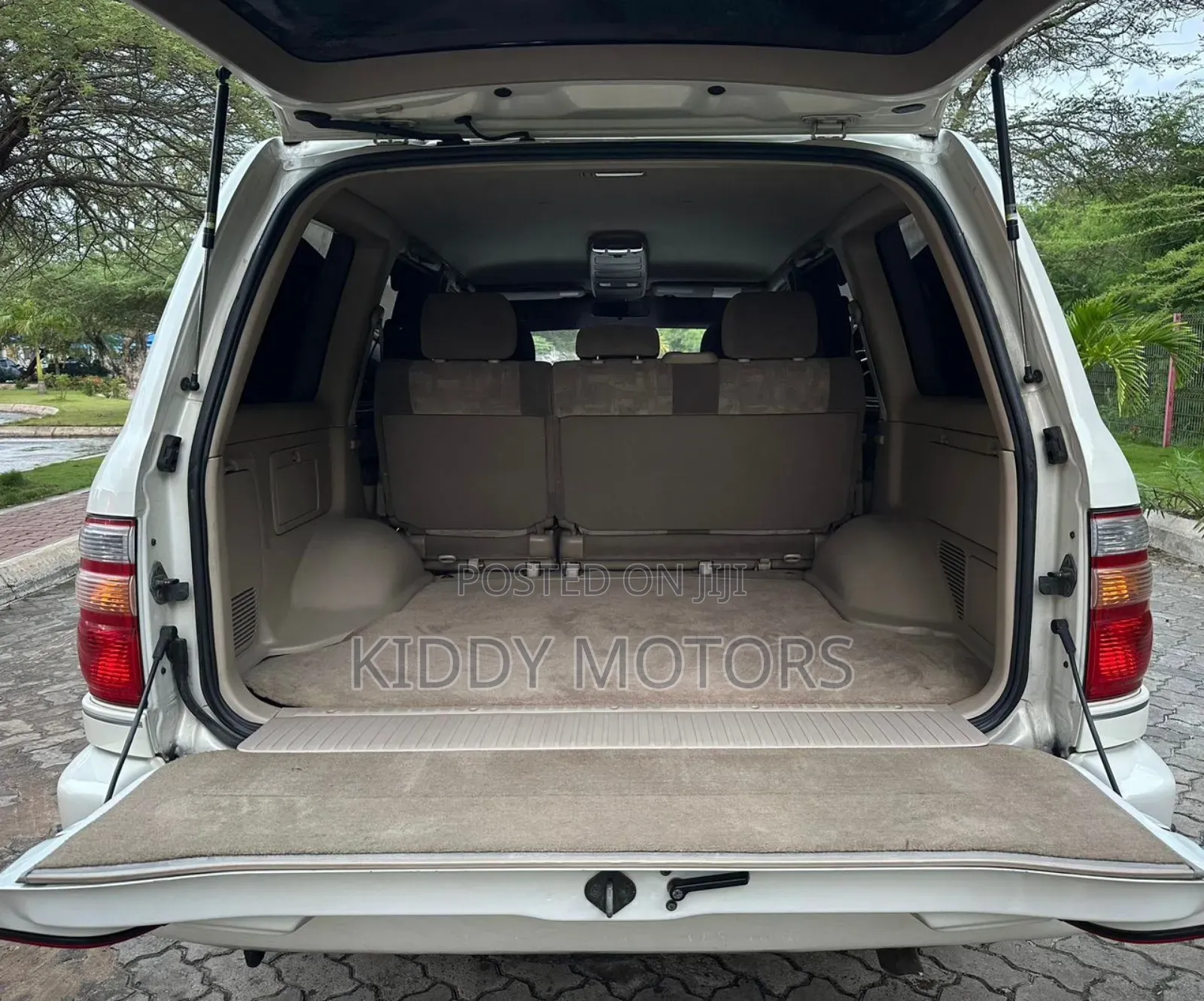 Toyota Land Cruiser 2000 Pearl