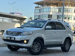 Photo - Toyota Fortuner 2013 Silver