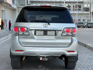 Toyota Fortuner 2013 Silver