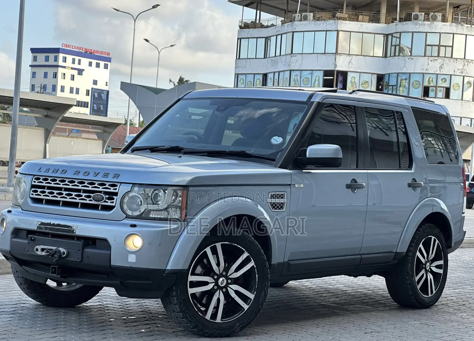 Land Rover Discovery 2014 Blue